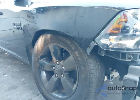 2017 Ram 1500 Express 4X2 5'7 Box z USA, uszkodzony, nr VIN 1C6RR6KG7HS556517